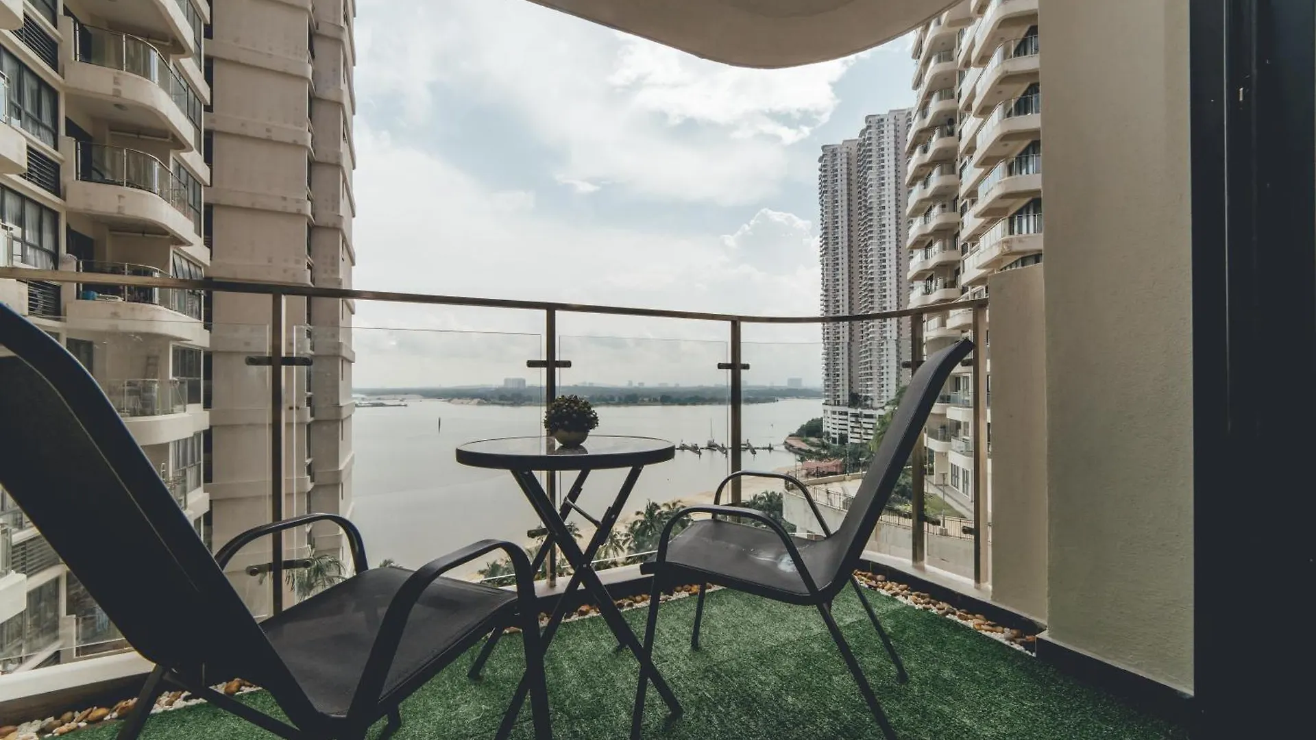Bay Laurel Luxe Highfloor 2Br 4Pax Seaview By Our Stay Johor Bahru